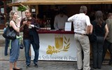 Eurovíkendy - Maďarsko - Maďarsko - Tokaj - Tokajské slavnosti, u stánků můžete ochutnat množství různých druhů a odrůd vín