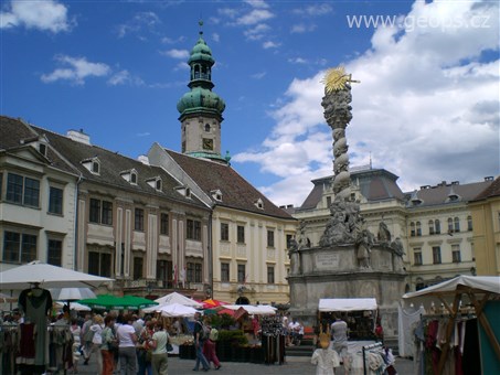 Maďarsko - Zadunají - Šoproň, Fo tér (Hlavní náměstí, barokní sloup nejsvětější Trojice, 1700