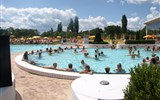 Jižní Morava a Podyjí - Termální lázně Laa - venkovní bazény s vodou 34-36 stupňů