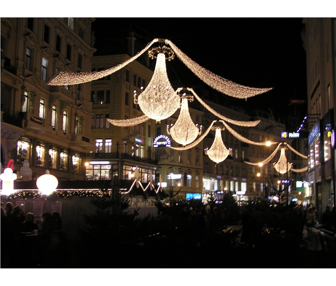 Umělecká Vídeň a advent, výstavy umění - Rakousko - Vídeň - adventní ulice plné světel