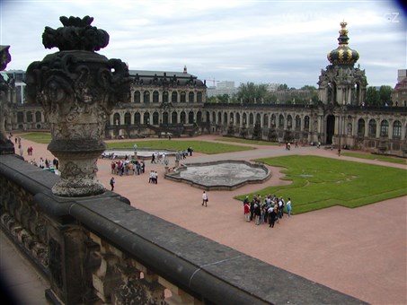 Německo - Drážďany - Zwinger, 1710-1728, arch. M.D.Poppelmann, 1847-55 přistavěno neoklasicistní křídlo 