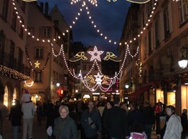 Advent v Alsasku - zimní pohádka nejen o víně a středověký trh 2022  Francie - Alsasko - v čase adventu září ulice světly