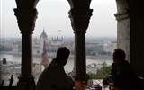 Adventní Budapešť, Mosonmagyaróvár, termály a výstava Rembrandt - Maďarsko - Budapešť - pohled z Rybářské bašty na parlament a Dunaj