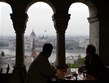 Maďarsko - Budapešť - pohled z Rybářské bašty na parlament a Dunaj