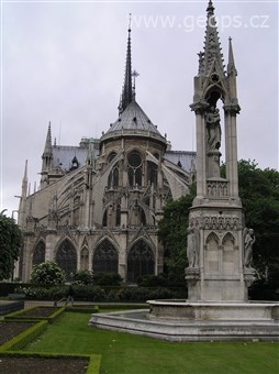 eurovíkend -  Francie - Paříž - apsida katedrály Notre Dame1.JPG