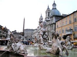 Řím, Vatikán, Ostia Antica po stopách Etrusků letecky s koupáním 2022  Itálie - Řím - Fontana del Neptuno (1878) na Piazza Navona, post. na Domiciánově stadionu z 1.stol.