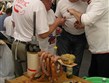 Maďarsko - Békescaba - na Slavnosti klobás soutěží jednotlivá družstva řezníků o nejchutnější klobásu