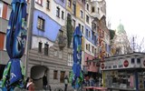 Graz, Vídeň, Hundertwasser a koupání, výstava Miró - Rakousko - Vídeň - Hundertwasserhaus, 1983-85, autor Friedensreich Hundertwasser, původním jménem Stowasser (český vliv jasný)