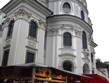 Rakousko - Salzburg, adventní trh před Kollegienkirche od Fishera z Erlachu, 1707