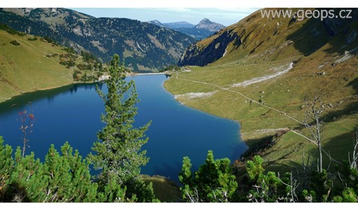 Rakousko - Tannheimertal . jezero  Traualpsee
