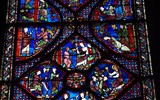 Chartres - Francie - Bretaň - Chartres, katedrála, typické je použití charakteristické modré barvy tzv. chartreské modři