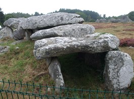 Bretaň, tajemná místa, přírodní parky a megality a koupání v Atlantiku 2022  Francie - Bretaň - Carnac - dolmen - vstupní část