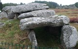 Bretaň a megality - Francie - Bretaň - Carnac - dolmen - vstupní část