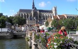Pikardie, turistika v Ardenách, koupání v La Manche - Francie - Pikardie - Amiens, katedrála, pohled z města
