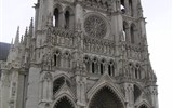 Pikardie, turistika v Ardenách, koupání v La Manche - Francie - Pikardie - Amiens, katedrála, jižní věž dokončena 1366, severní 1402