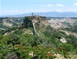 Itálie - Lazio -  Civita di Bagnoreggio, oáza středověku na osamělém ostrohu