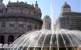 Severní Itálie - Itálie -Ligurie- Janov, náměstí Piazza De Ferrari s bronzovou kašnou z roku 1936