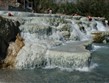 Itálie - Toskánsko - přírodní sirné travertinové lázně Saturnia s možností koupání