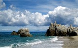 Jižní Itálie, kamenná krása Apulie a Salenta - Itálie - Kalábrie - překrásné pobřeží u Capo Spulico
