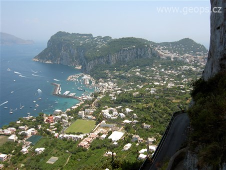 Itálie - Capri - pohled z výšky na městečko Capri