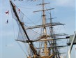 Holandsko - Amsterdam, slavnost lodí Sail - italský armádní trojstěžník Amerigo Vespucc -, největší pozornost vždycky přitáhnou plachetnice s horami vzdouvajících se plachet