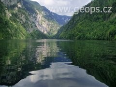 Rakousko - Štýrsko - Töplitzsee, tajemné jezero obklopené Totes Gebirge (Mrtvými horami), obsahuje kyslík ve vodě jen ve svrchních cca 20 metrech, níže leží mrtvá zóna