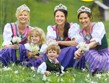 Rakousko - Štýrsko -Bad Aussee, Narzissenfest (Květinové korzo),  půvabné dívky a květiny patří k sobě