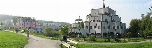 Rakousko - Štýrsko - Bad Blumau, termální lázně navržené Hundertwasserem
