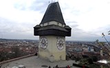 Štýrsko, zážitkový víkend mnoha nej a Medvědí soutěska - Rakousko - Štýrsko - Štýrský Hradec (Graz), Uhrturm (Hodinová věž), symbol města, 1560, původně pouze hodinová ručička, proto je později přidaná minutová ručička menší