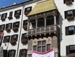 Rakousko - Tyrolsko - Innsbruck, Zlatá střecha (Goldenes Dachel), 1500 pro Maximiliána I., 2657 pozlacených.tašek