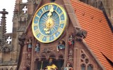 Velikonoční kašny - Německo - Norimberk - Frauenkirche, orloj kde králi Karlovi IV. vzdávají poctu říšští kurfiřtové