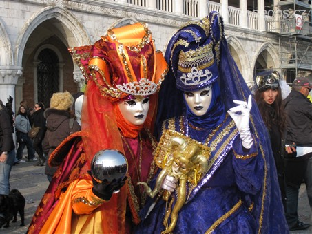Itálie - Benátky - karneval, rej masek v ulicích