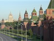Rusko - Moskva - věže Kremlu nad řekou Moskvou