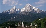 Alpské vodopády a soutěsky - Německo - Bavorsko - masiv Watzmann a pod ním se choulí Berchtesgaden
