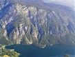 Slovinsko - pohled na Bohinjské jezero se zátokou u hotelu Zlatorog.