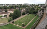 Chartres - Francie - Chartres, zahrady pod katedrálou
