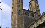 Goslar - Německo - Harz - Goslar, Marktkirche, kostel sv.Kosmy a Damiána, nestejné věže . severní vyhořela 1589 a obnovena, zvon Johanna, 6,7 tuny