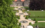 Blankenburg - Německo - Harz - Blankenburg, zámecké zahrady a zámek shora od hradu