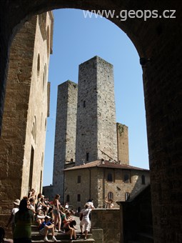 Itálie - San Gimignano - rodové věže Torri Salvucci ze 13.století