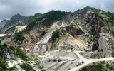 Carrara - Itálie - Carrara, těží se od dob Etrusků, dnes činných 70 lomů