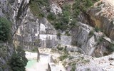 Carrara - Itálie - Toskánsko - Carrara, vysoce kvalitní mramor se láme i v jámových lomech