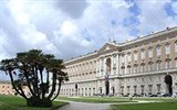 Řím a Neapolský záliv - Itálie - Caserta - královská zámek postavený neapolskými Bourbony v letech 1752-80, baroko