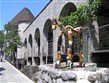 Slovinsko - Julské Alpy - Lublaň, hrad - moderní sochy a stará architektura