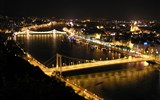 Budapest, Mosonmagyaróvár, termální lázně, výstava Rembrandt - Maďarsko - Budapešt - noční pohled na město z vrchu Gellert