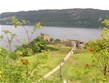 Velká Británie - Skotsko - Loch Ness, hrad Urquhartcastle, postaven po roce 1229