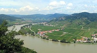 Rakousko - údolí Wachau s Dunajem, vyhlášeno 2000 památkou UNESCO