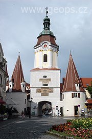 Rakousko - Křemže - Steinertor - pozdně gotický piaristický klášter, symbol města 