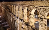 Španělsko, poklady UNESCO letecky - Španělsko - Kastilie a León - Segovia, římský akvadukt, 1.století n.l.