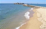 Andalusie, památky UNESCO a přírodní parky 2019 - Španělsko - Cádiz - písečné pobřeží začíná hned u přístavu