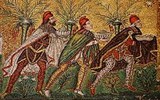 Emilia Romagna - Itálie - Ravenna - bazilika Sant´Apolllinare Nuovo, mozaika tří králů